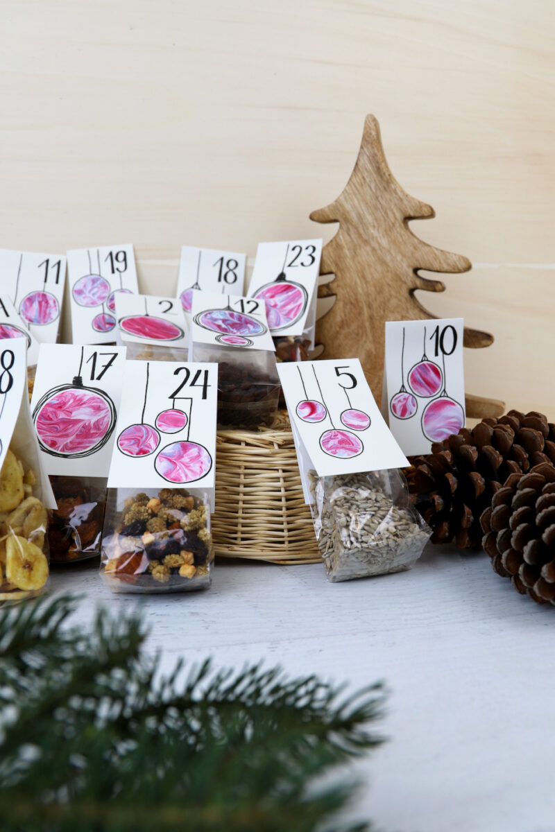 DIY-Adventskalender mit Rasierschaummarmorieren für Grosseltern | Basteln mit Kindern für Weihnachten | von Fantasiewerk.ch